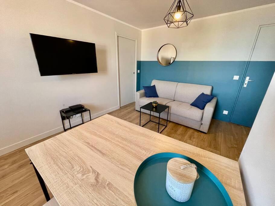 Appartement Ivs Andreossy Vue Et Montagne Pour 4 Antibes